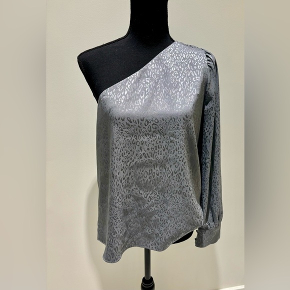 Socialite grey silk one shoulder top - Picture 5 of 6